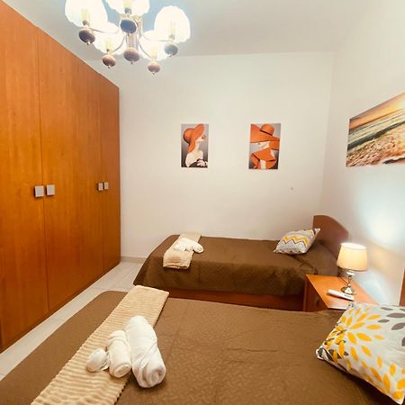 Bugibba Central Modern Apartment セント・ポールズ・ベイ エクステリア 写真