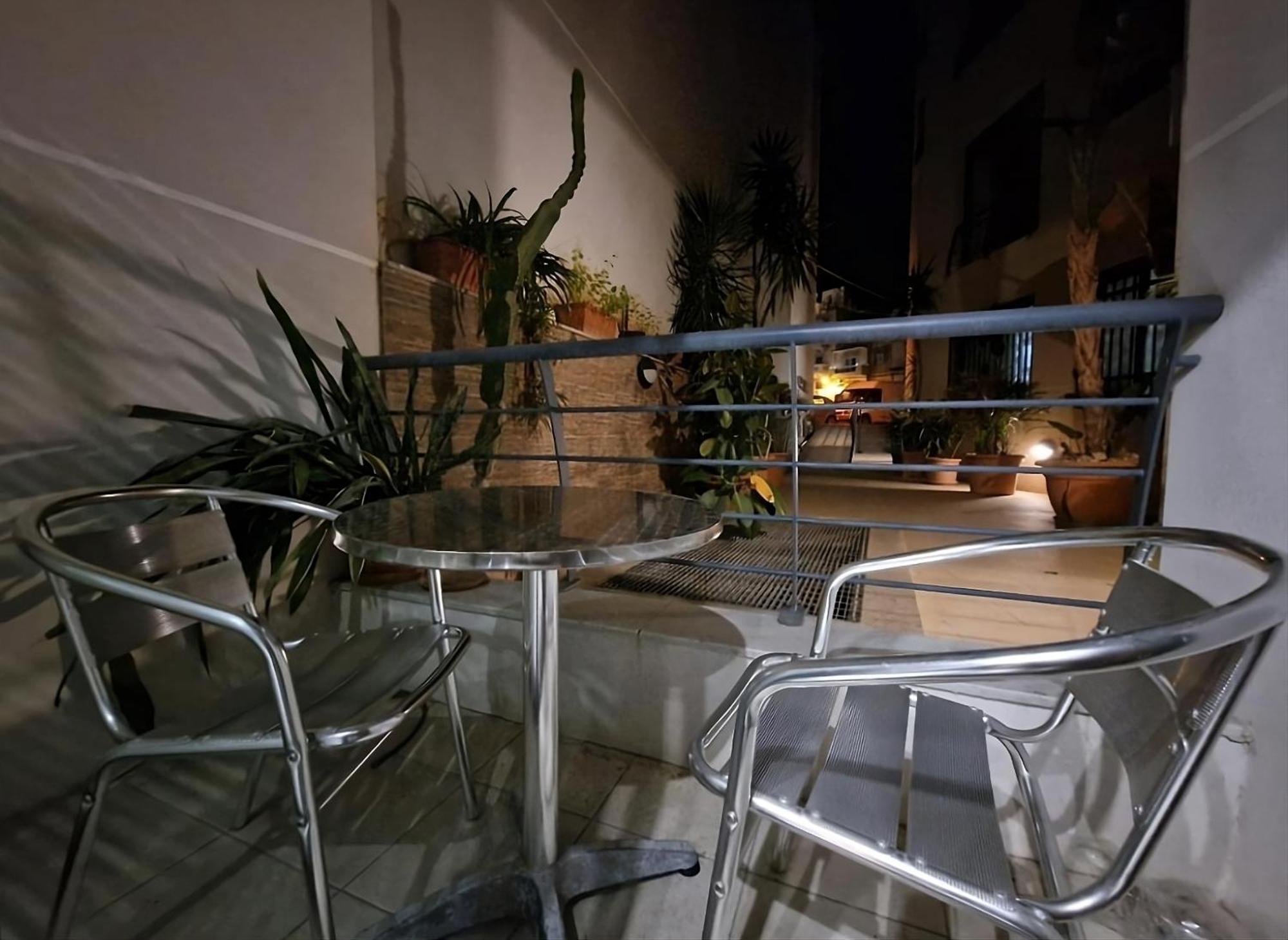 Bugibba Central Modern Apartment セント・ポールズ・ベイ エクステリア 写真